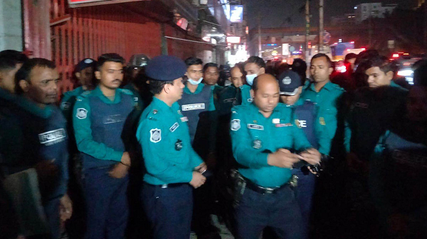 রাজধানীতে পুলিশের ব্লক রেইড চলছে, যুবদল সভাপতি টুকুসহ আটক ৪